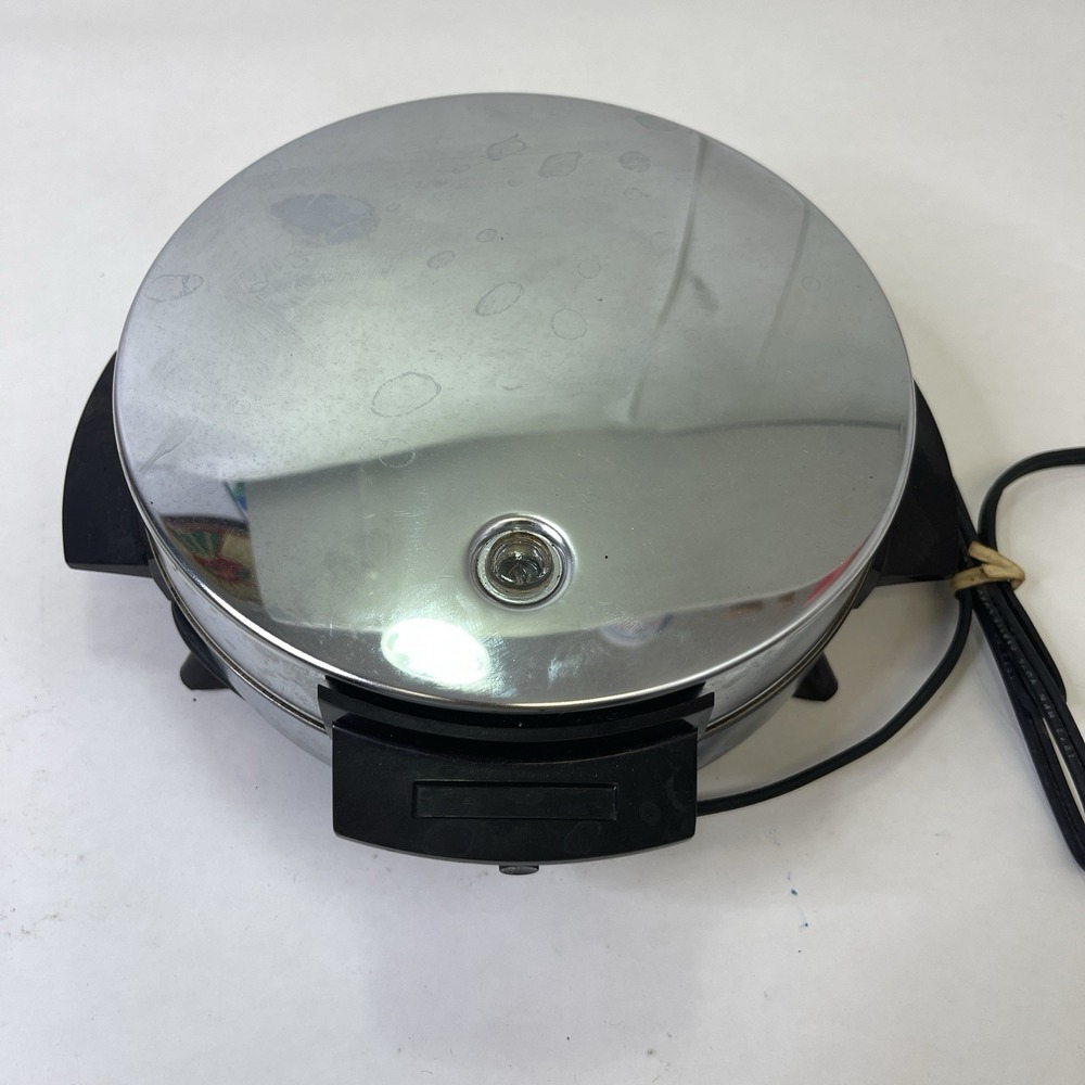 Vintage Toastmaster 442A Waffle Baker Model W252A‎ Chrome Round Non-stick